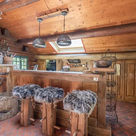 Chalet Authentique Luxe Piscine