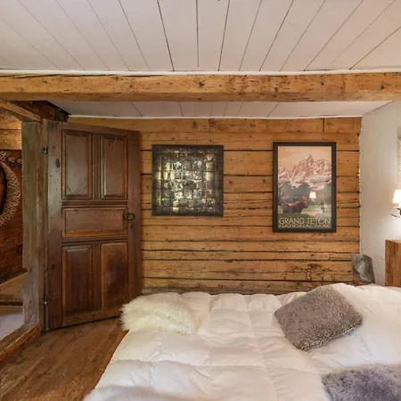 Chalet Authentique & *