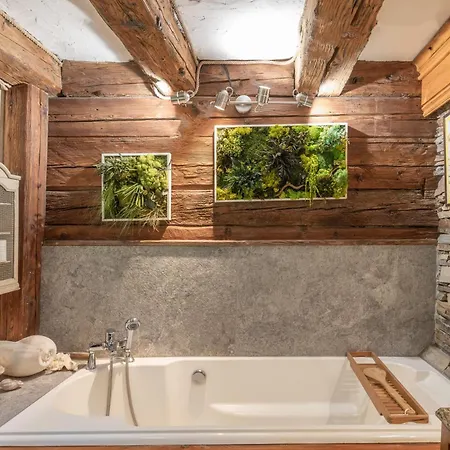 Chalet authentique luxe piscine Chalet